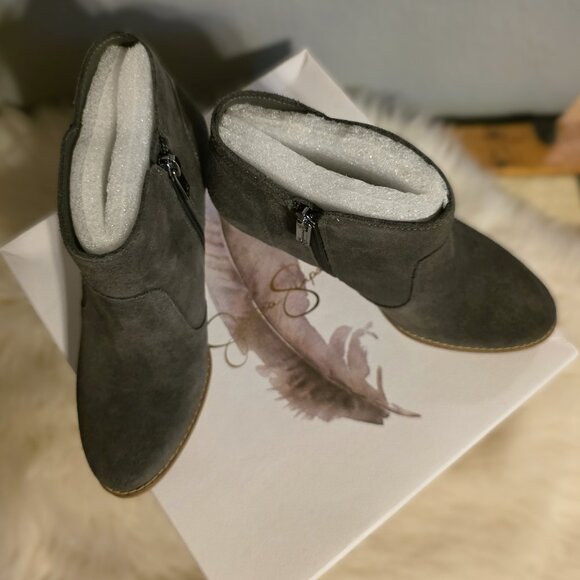 🎁 NWT Jessica Simpson Charee Cast Iron Gray Suede Inside Zipper Booties 6.5 - Picture 4 of 4